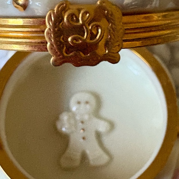 Lenox Treasures Gingerbread Box with Gold Accents  A great gift! - Picture 7 of 7
